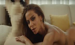 Anitta fica nua com Kenia Os. Assista o Clip – Diário da Manhã – O Jornal  do leitor Inteligente