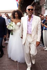 She is a french model and also a social media star, who is known for her relationship with the french actor vincent cassel. Star Hochzeiten Die Skurrilsten Brautkleider Der Stars Gala De