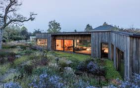 Weitere ideen zu natur haus, strohballenbau, kuppelbau. Mit Der Natur Im Einklang Ein Haus Aus Dreierlei Holz