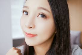 生寶寶之前必做的事情我覺得就是接睫毛了！ 不知道有多少來看我的朋友都說……“我同事都問說妳生小為什麼不狼狽？” 懷疑我有化妝