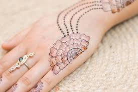 Big Flower Mehndi Design For Back Hand 2020 These Creative And Simple Mehndi Design Ideas In 2020 Gold Earrings For Women Jewelry Warehouse Gold Jewelry Sets