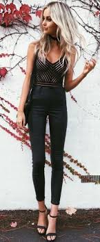 12 Mandatory Fashion Tips For Women With Small Breasts Mode Outfit Outfit Ideen