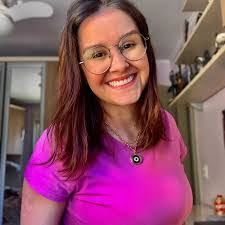 Laura Magnus's Instagram, Twitter & Facebook