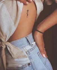 You can pick a tattoo that is youthful, playful, nostalgic, and fun. 1001 Ideen Fur Wunderschone Minimalistische Tattoos Small Meaningful Tattoos Unique Tattoos For Women Tattoos
