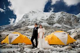Everest Base Camp Trekking Wedding Photography Bride And Groom Were Married Wit Adventure Wedding Photography Adventure Wedding Photographer Adventure Wedding