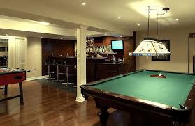 Un Sotano Convertido En Sala De Juegos Sala De Billar Sala De Juegos Y Sala De Juego