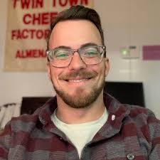 Eric Hollis's Instagram, Twitter & Facebook