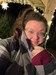 Sheena Sprague's Instagram, Twitter & Facebook