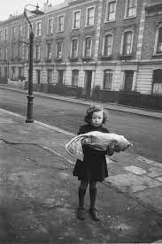 Scroll down below to check the photo gallery of the most famous pictures of our age. The 30 Most Famous Photographers And What We Can Learn From Them Most Famous Photographers Robert Frank Famous Photographers