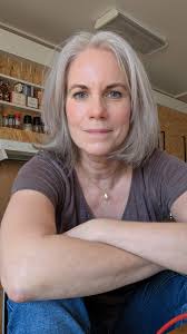 😅 bra uppmärksammat! Jag bor i en hyresrätt som hade superkul kombo mellan  köksluckor och annat och ville inte lägga pengarna på något jag inte äger.  Därför gjorde jag min egen grej.