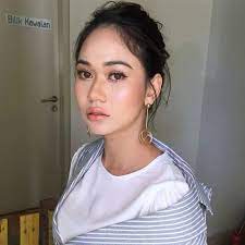Pin By Sweetie Eiyla On Artis Malaysia Beautiful Women Beautiful Face