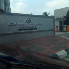 Sme corporation malaysia negeri sarawak, tingkat 3, menara grand lot 42, seksyen 46 jalan ban hock, kuching, 93100, malaysia. Foto Di Lembaga Hasil Dalam Negeri Lhdn Edificio Governativo