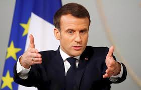 Qui a parlé de traverser la rue pour trouver un job, bah mal lui en a pris de traverser la rue pour prendre. A Quel Jeu Joue Emmanuel Macron Seneplus