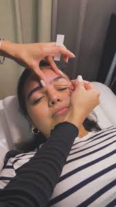 ✨ ¿Listas para una transformación que te hará brillar? ✨, Imagina mirarte  al espejo y ver unas cejas perfectamente definidas que realzan tu mirada.  😍💖 , La epilación de cejas no solo es un cambio ...