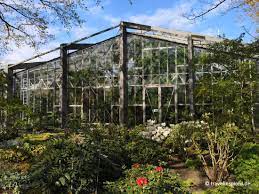 Hier gibt es einen botanischen garten mit tropenhaus und den größten japanischen garten europas. Planten Un Blomen Hamburgs Schonster Park Travelinspired