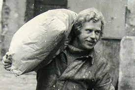 Václav havel was born on october 5, 1936 in prague, czechoslovakia. Mestske Divadlo Cesky Krumlov Mestske Divadlo Cesky Krumlov Program Kompletni Program Program Cinohry A Ostatni Predplatne Hudebni Programy Nedelni Pohadky Skolni Predstaveni Klub Mladeho Divaka Soubory Ke Stazeni Divadelni Klub Antre