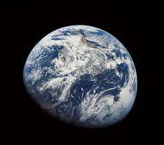 Ama la tierra en que naciste amala es una y nada mas a la mujer que te pario amala es una y nada mas ama tu hermano ama tu raza amala es una y nada mas ama tu sangre y no la riegues por ahí. Tierra Wikipedia La Enciclopedia Libre