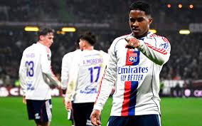Endrick reencontra Lille na Ligue 1 e mira marcas de brasileiros no Lyon