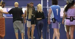 Um diferencial deste ano, é que cada monstro relembrará momentos e situações marcantes, engraçadas e, muitas vezes, bastante irritantes de edições anteriores do reality. Bbb 21 Caio Vence Prova Do Anjo Pocah Se Irrita E Joga Bola Longe Monstros Estao Definidos Popline