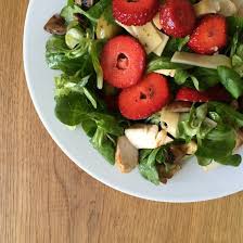 Frischer Feldsalat Mit Erdbeeren Caros Kuche Rezept Feldsalat Feldsalat Rezept Salat