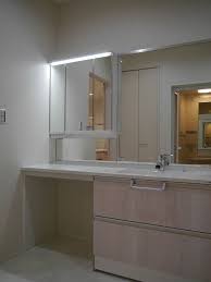 淡いピンク系でまとめました まもちゃんの泉北ホームほっこりブログ 現代的なバスルーム トイレのデザイン バスルームミラー