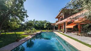 A charming hotel surrounded by gardens, with a large swimming pool only for the guests of the hotel, and a heated swimming pool during the winter, a restaurant, a bar, a tennis court. Villa Dar Beldi Villa Rental In Marrakech Royal Palm And Nearby Villanovo