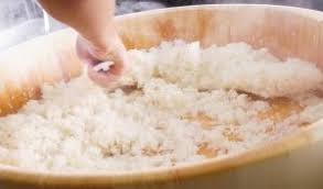 Wenn du sushi selber machen möchtest, brauchst du nur wenige zutaten. Maki Sushi Selber Machen Anleitung Rezept Fur Anfanger Womz