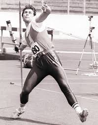 Oštěpař jan železný v roce 1996, když v jeně vylepšil světový rekord na 98,48 metrů. Galerie Ostepar Zelezny Po Druhem Rozchodu Manzelce Nechal Barak Milenku Posle Na Ulici Foto 27 Isport Cz