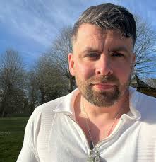 4 TINY habits that I do everyday and teach clients to do, that make a huge  difference to their day and performance! 1. Drink my water