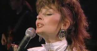 Shania Twain Man I Feel Like A Woman Live In Chicago Sweethearts Of The Rodeo Satisfy You Used To Love Them Back In The Day Classic Country Songs Country Music Songs Country Music Videos