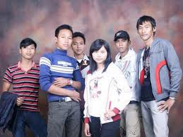 Kumpulan lirik lagu indonesia terbaru, lirik lagu peterpan, lirik lagu ungu, lirik lagu gigi, lirik lagu slank, lirik lagu iwan fals, lirik lagu cokelat, lirik lagu pria terkadang tak sadar bibirku ini menyebut dan memanggil namamu sayang… pertama kali didalam hidupku ini menyayang dirimu. Lirik Lagu Pertama Kali D Paspor Lirik Musik Uye