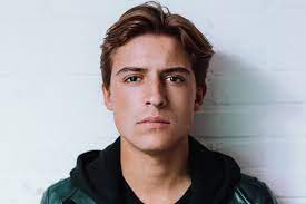 Rapper jorik scholten, beter bekend als lil' kleine, is gisteravond naar verluidt gearresteerd op ibiza na een incident met zijn vriendin jaimie vaes. Lil Kleine Photos 9 Of 14 Last Fm