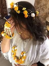 Flower jewellery is back in fashion. 13 Handmade Flower Jewellery For Haldi Amazon Best
