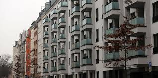 Die wohnung ist aufgeteilt in einen flurbereich mit platz für eine garderobe nebst abstellraum und ein frisch gefliestes, innen liegendes alle infos finden sie direkt beim inserat. Bundnis Gegen Wohnnot Bis Zu 6000 Neue Wohnungen Jahrlich In Koln Kolnische Rundschau