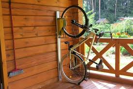 Parkis Is World S First Effortless Vertical Bike Parking System In 2020 Met Afbeeldingen Fietsenstalling Opberg Fiets Fiets
