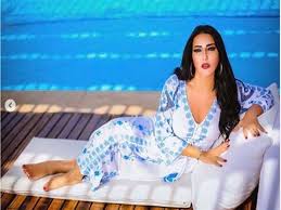 صور سمية الخشاب وفيفي عبده في جلسة تصوير مسلسل يا أنا يا انتي , صور سمية الخشاب وفيفي عبده ببدلة. ÙÙŠØ¯ÙŠÙˆ Ø³Ù…ÙŠØ© Ø§Ù„Ø®Ø´Ø§Ø¨ ØªØ´ØªÙƒÙŠ Ù…Ù† Ø¶Ø±Ø¨Ù‡Ø§ ÙÙŠ Ù…Ø¤Ø®Ø±ØªÙ‡Ø§ Ø¨Ø¨Ø±Ù†Ø§Ù…Ø¬ Ø±Ø§Ù…Ø² Ø¹Ù‚Ù„Ù‡ Ø·Ø§Ø± Ø¶Ø±Ø¨ÙˆÙ†ÙŠ ÙÙŠ Ø§Ù„Ø¨ÙˆØ¨Ùˆ Ù…ÙˆÙ‚Ø¹ Ø§Ù„ØªØ±Ù†Ø¯ Ø§Ù„Ø¹Ø±Ø¨ÙŠ