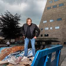Vanmorgen lichtte hij in ons programma zijn column nader toe. Willem Groeneveld Als Ik In De Stad Loop Kijk Ik Vaker Over Mijn Schouder Villamedia