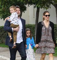May 27, 2021 · just like the majestic phoenix tattooed on ben affleck's back, his relationship with jennifer lopez is born again, and america is here for it. Jennifer Garner Und Ben Affleck Ihr Familienalbum Gala De
