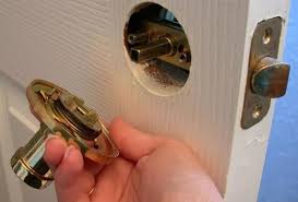 Kilitli Kapi Kolu Mandali Nasil Sokulur Tamir Edilemeyen Bir Kapi Kolunun Degistirilmesi