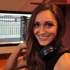 Maggie Lyons's Instagram, Twitter & Facebook