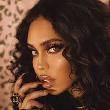 woke up feeling like I should be folded like a croissant 💅🏾