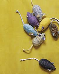 To the choice of filler for a product knitted with spokes should be taken with care, the choice of material will depend on the purpose of the future product. Menswear Mouse Toy Martha Stewart