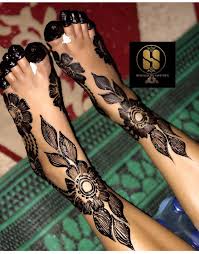 Epingle Par Afraa Nasr Sur Tatouage Henne Modeles Tatouages Au Henne Modeles De Henne Tatouage Au Henne