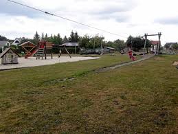 Der seilwagen ist selbstbremsend und sorgt in verbindung mit starken federn für sicherheit und einen sanften „aufprall. Hoyte24 Nachrichtenportal Fur Hoyerswerda Die Spielplatz Seilbahn Funktioniert Wieder