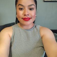 Busco tops, vestidos, etc con escote en la espalda. Talla xs o s no importa  el color 🫶🏻