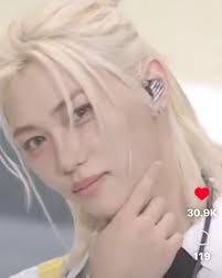 Kelli Caudill's Instagram, Twitter & Facebook