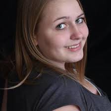 Anna Moe (annabanana30249)