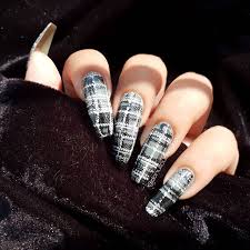 Black And White Striped Stiletto Nails 35 Cool Designs For Black And White Nails You Won T Resist With Images Stylish Nails Art Nail Art Designs White Nails