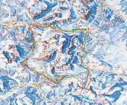 The valley stretches until the passo sella and gardena mountain passes. Sellaronda Skikarte