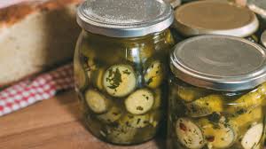 Le zucchine sott'olio sono una conserva tipica della cucina italiana e mediterranea. Zucchine Sott Olio Come Si Fanno In Casa Per Conservare Le Zucchine